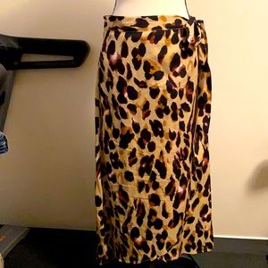 Women’s printed wrap skirt NWT